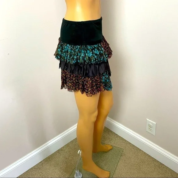 Free People Skirt Mini Ruffled Flower Fabric 90’s look Small Petite - Picture 3 of 10